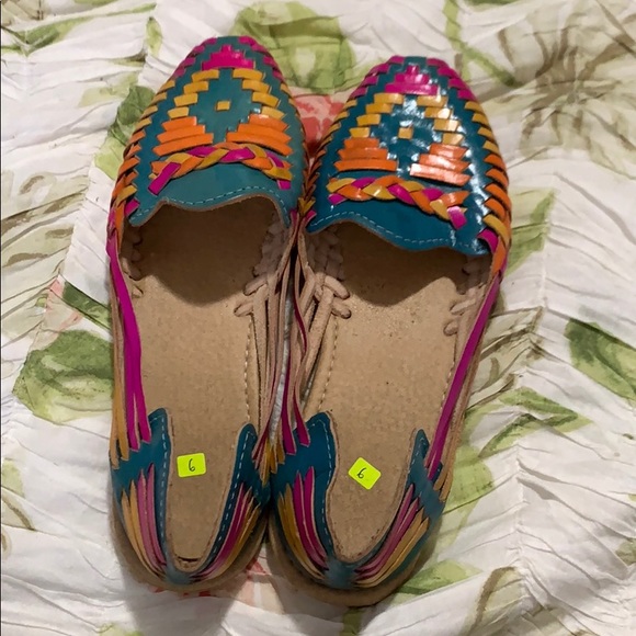 mexican chanclas with flowers
